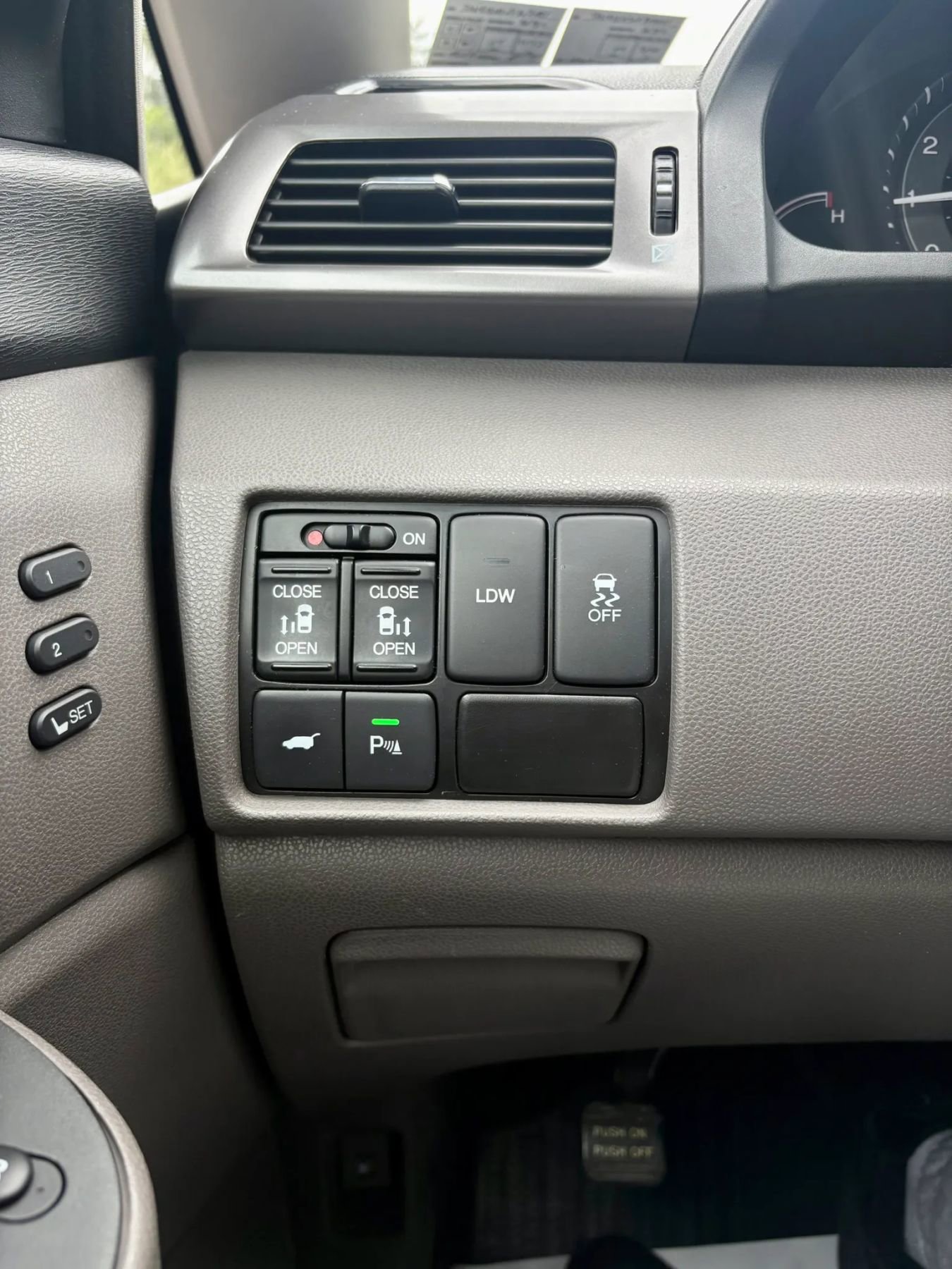 Used 2015 Honda Odyssey Touring Elite image 37