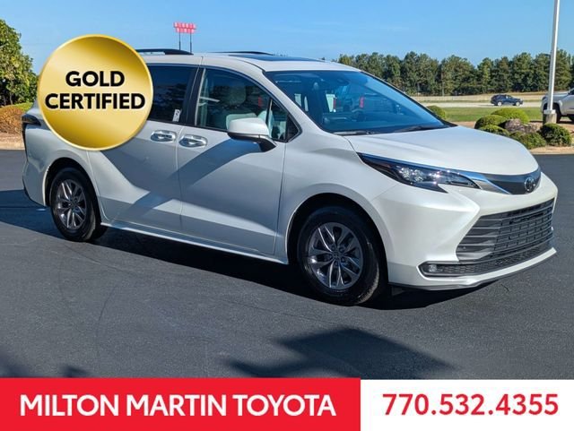 Certified 2026 Toyota Sienna XLE FWD image 3