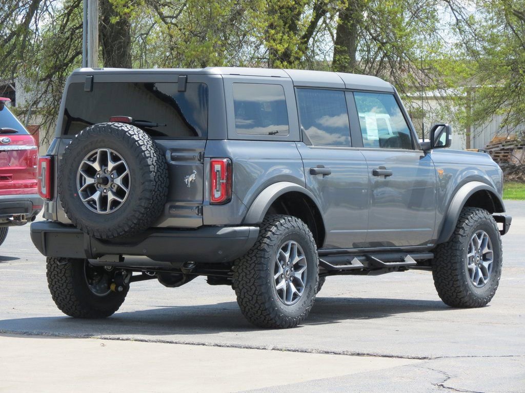 Used 2024 Ford Bronco Badlands image 8