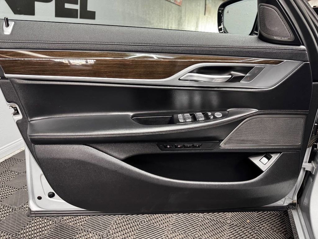 Used 2020 BMW 740i image 38