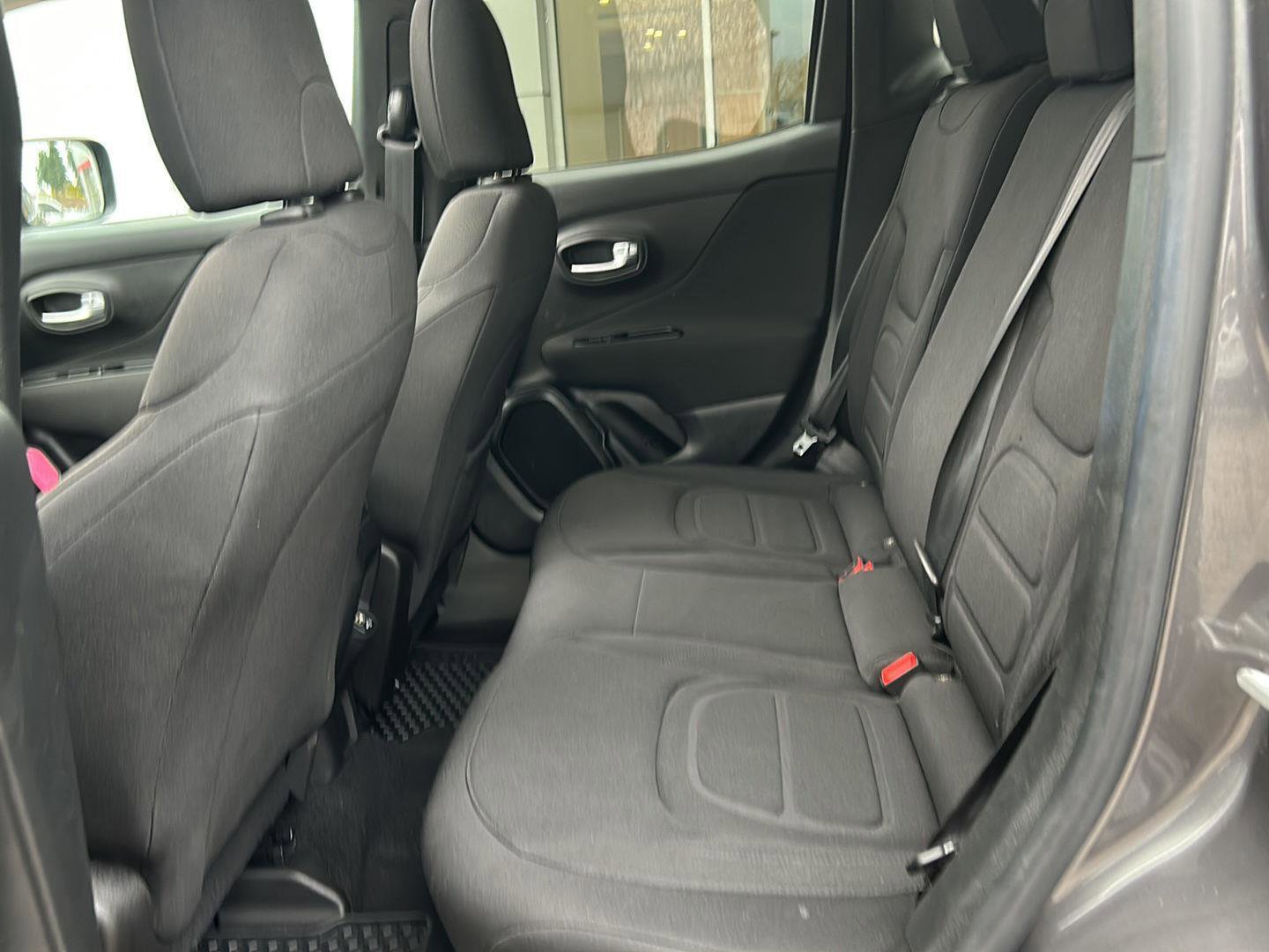 Used 2020 Jeep Renegade Latitude w/ UConnect 8.4 Nav Group image 30