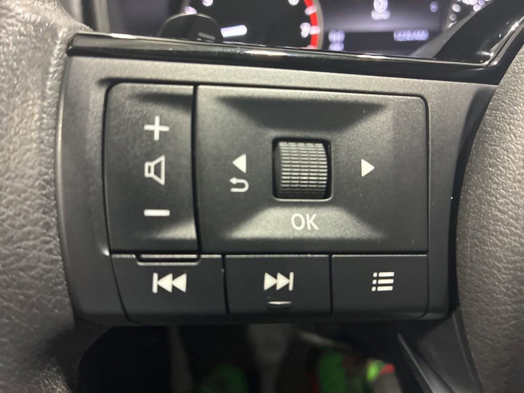 Used 2023 Nissan Rogue SV image 21