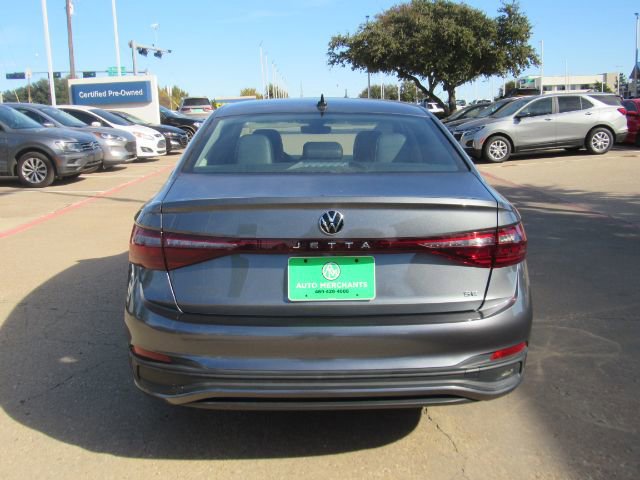 Used 2025 Volkswagen Jetta SE FWD image 9
