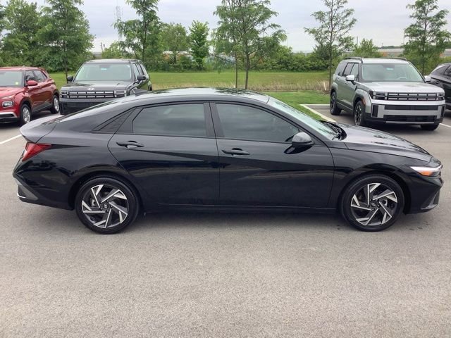 Used 2025 Hyundai Elantra SEL image 8