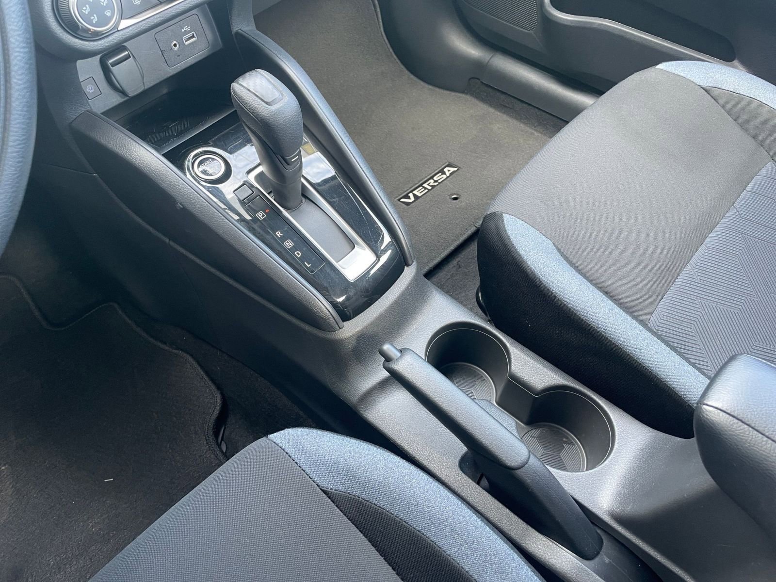 Used 2025 Nissan Versa SV image 39