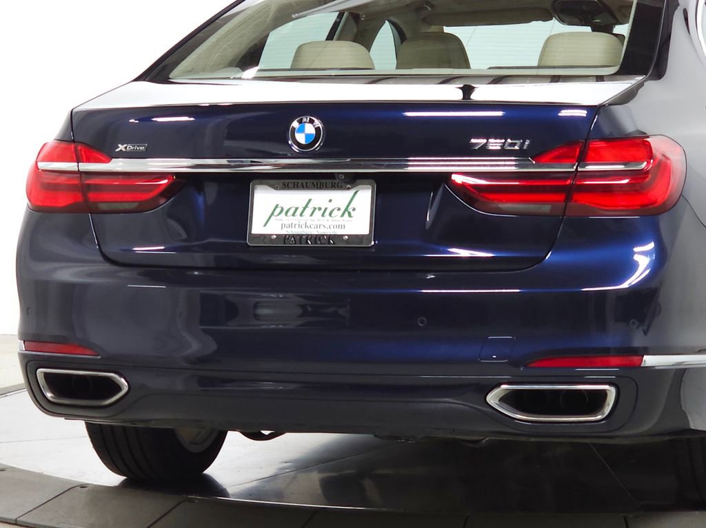 Used 2016 BMW 750i xDrive AWD/4WD image 10
