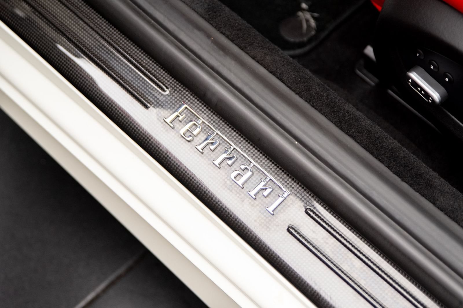 Used 2016 Ferrari California T RWD image 17