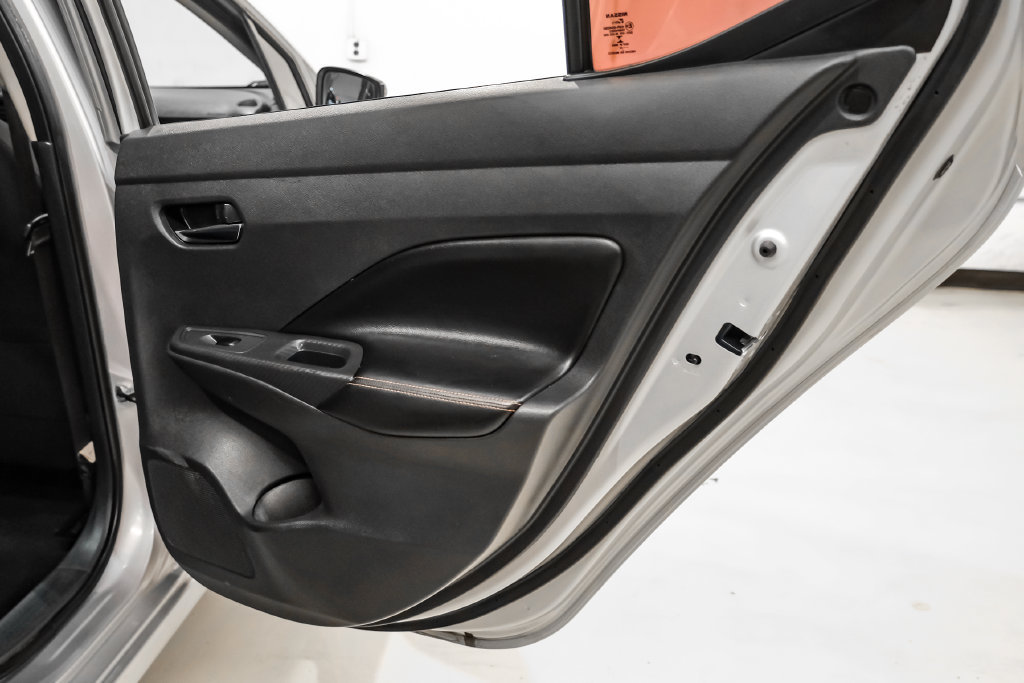 Used 2020 Nissan Versa SR FWD image 41