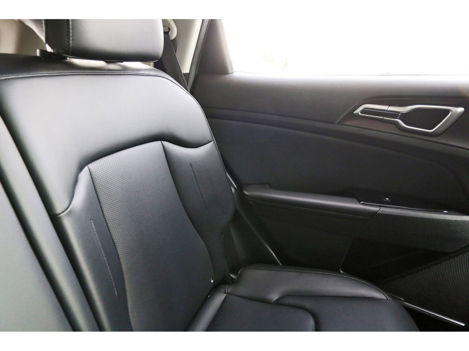 Used 2023 Kia Sportage EX image 15