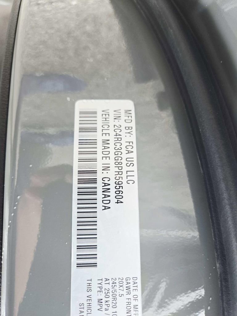 Used 2023 Chrysler Pacifica Limited w/ Uconnect Theater Family Group image 44