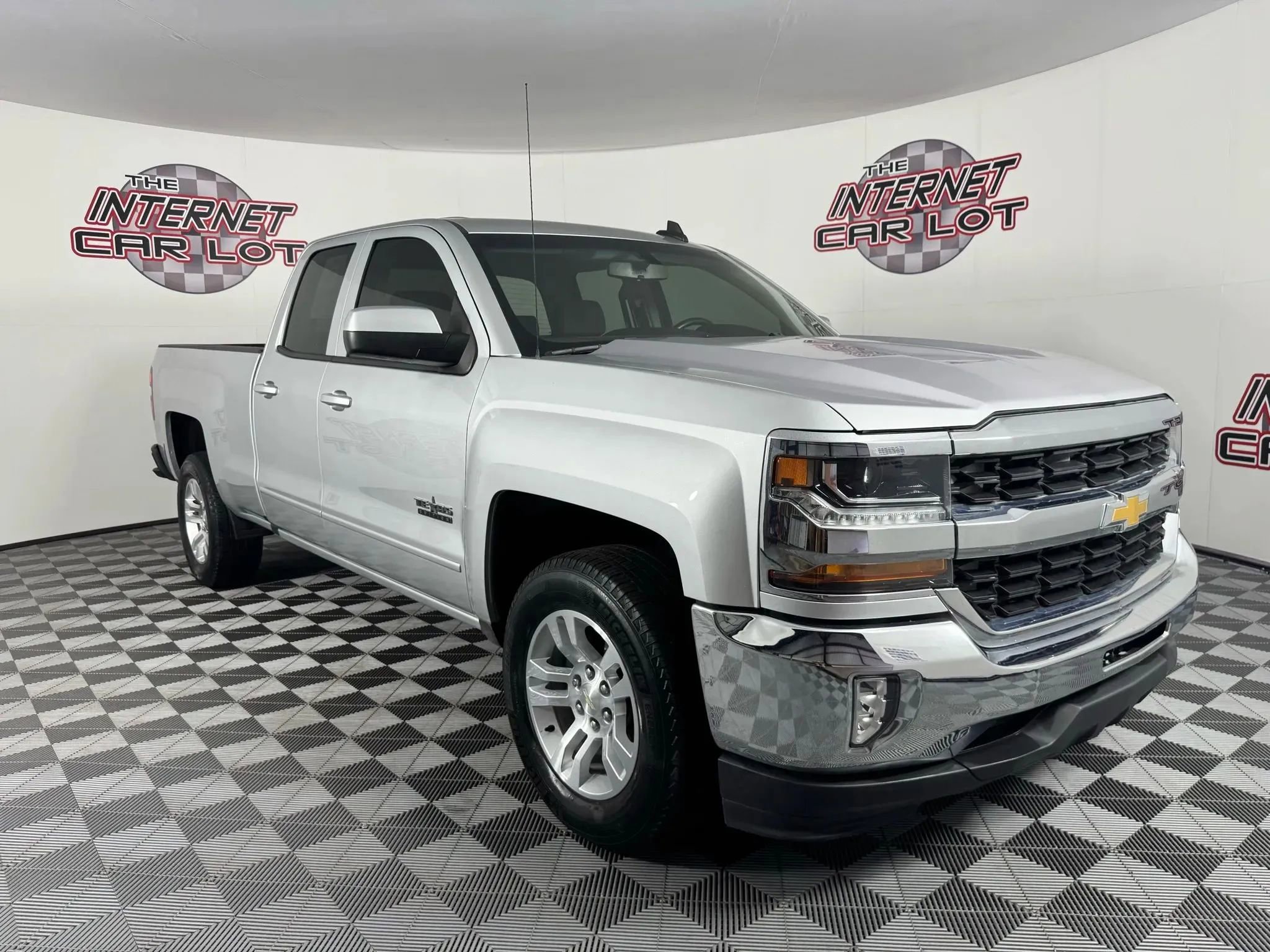 Used 2019 Chevrolet Silverado 1500 LT w/ Texas Edition RWD image 9