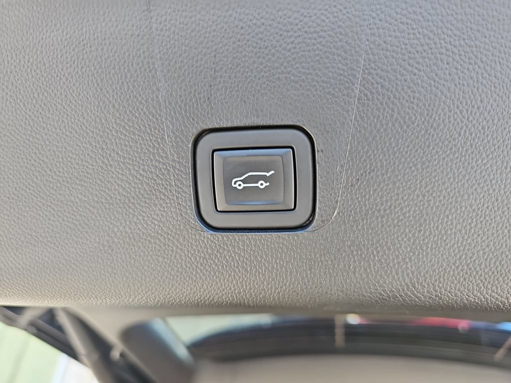 Certified 2023 Chevrolet Traverse Premier w/ LPO, Floor Liner Package AWD/4WD image 18