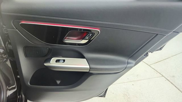 Used 2025 Mercedes-Benz GLC 350e 4MATIC image 29