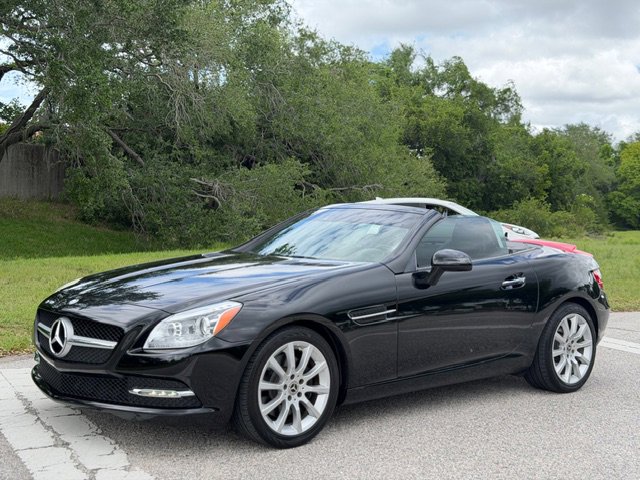 Used 2016 Mercedes-Benz SLK 300 w/ Premium 2 Package image 12