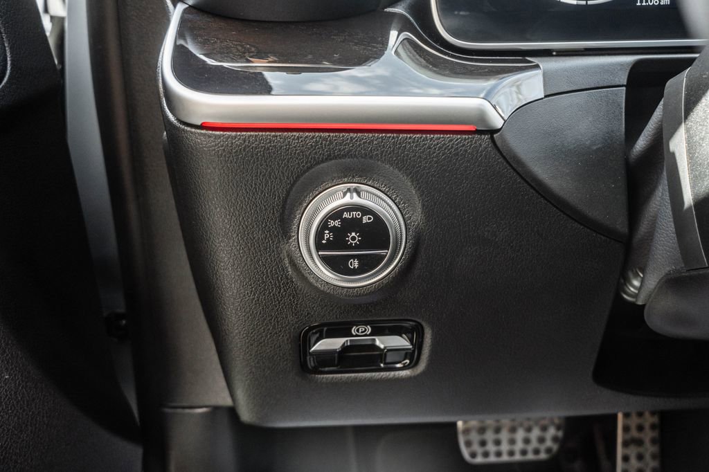 Used 2023 Mercedes-Benz C 300 4MATIC Sedan image 18