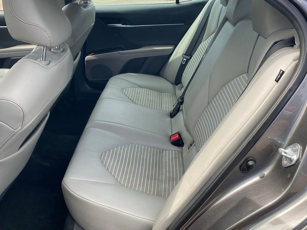 Used 2021 Toyota Camry SE FWD image 6