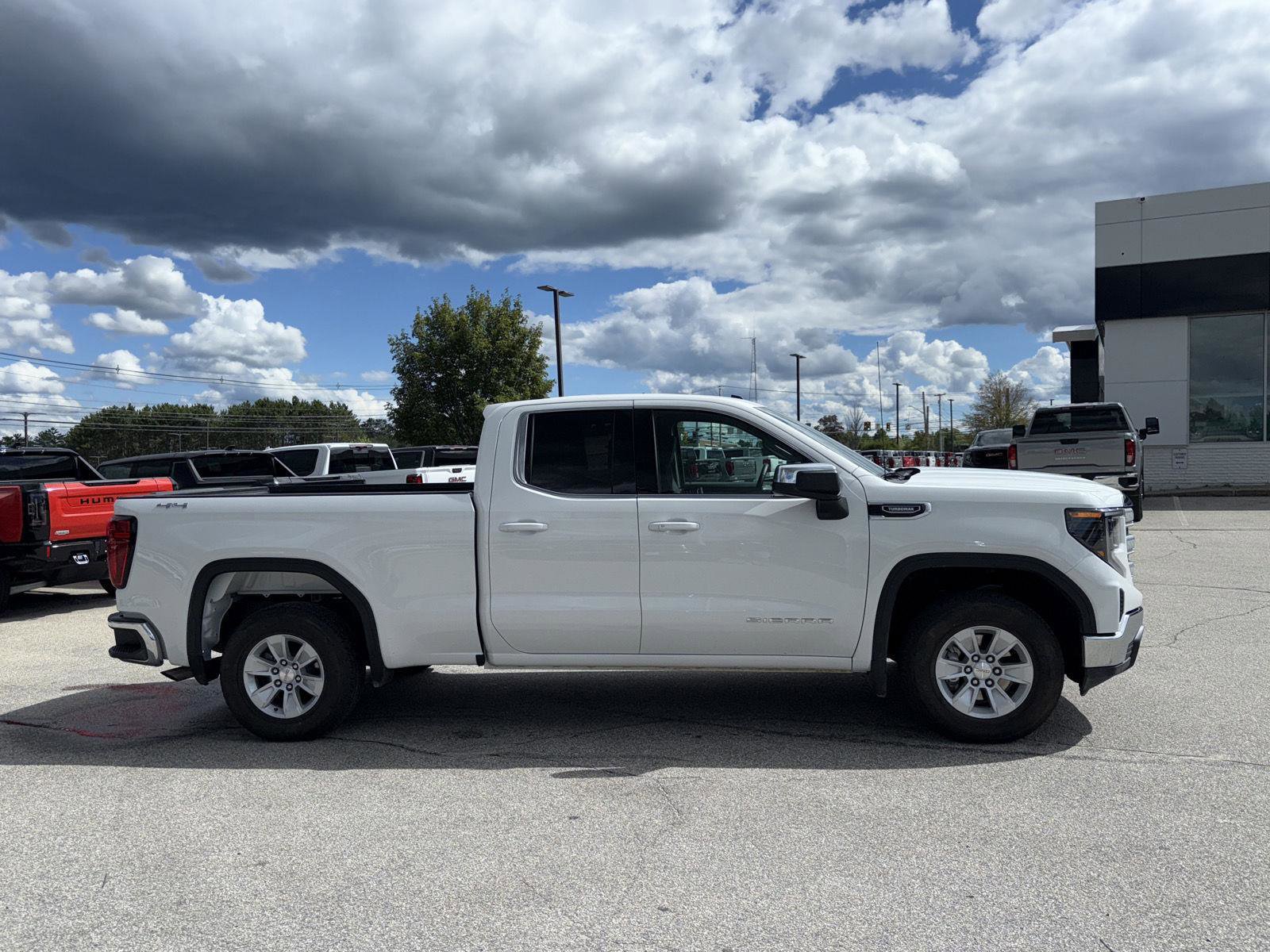 New 2025 GMC Sierra 1500 SLE image 5