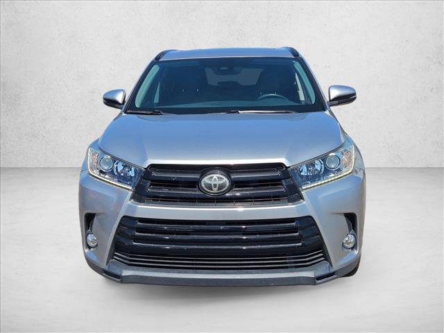 Used 2017 Toyota Highlander SE FWD video 2