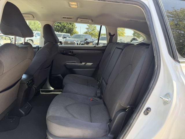 Used 2021 Toyota Highlander LE FWD image 25