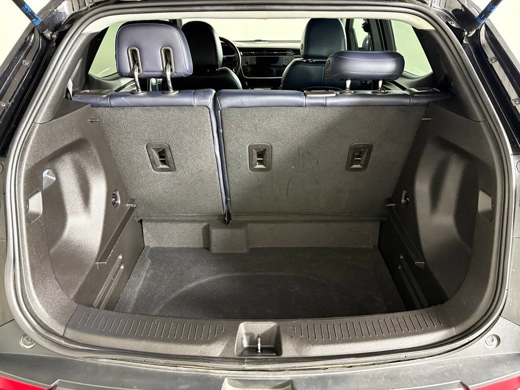 Used 2022 Chevrolet Bolt EUV Premier w/ Sun & Sound Package FWD image 21