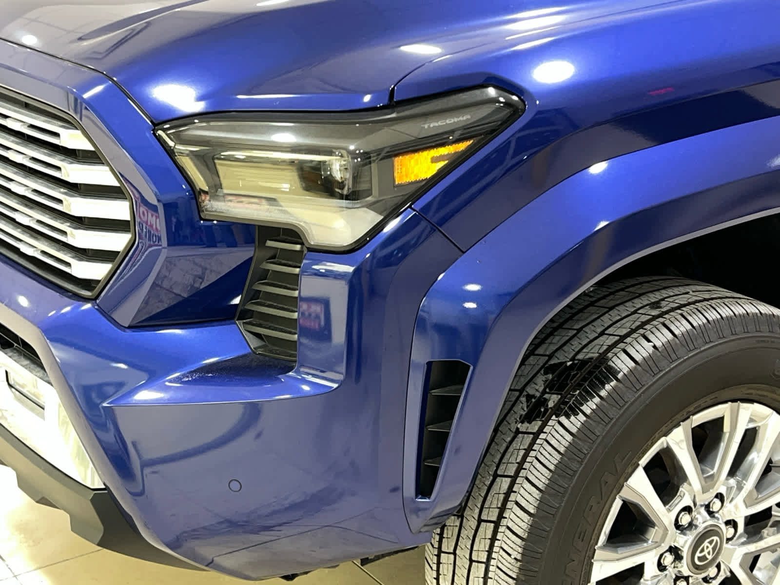 Used 2024 Toyota Tacoma Limited w/ Limited Package (LT) image 5