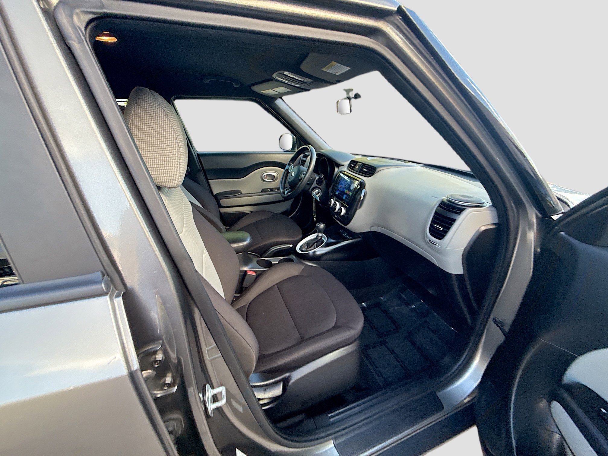 Used 2019 Kia Soul FWD image 30