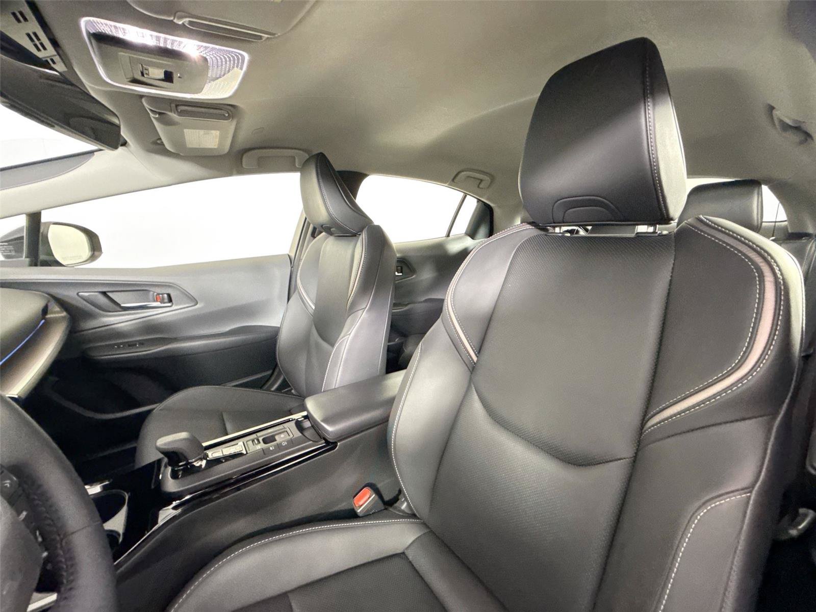 Certified 2025 Toyota Prius XLE FWD image 3