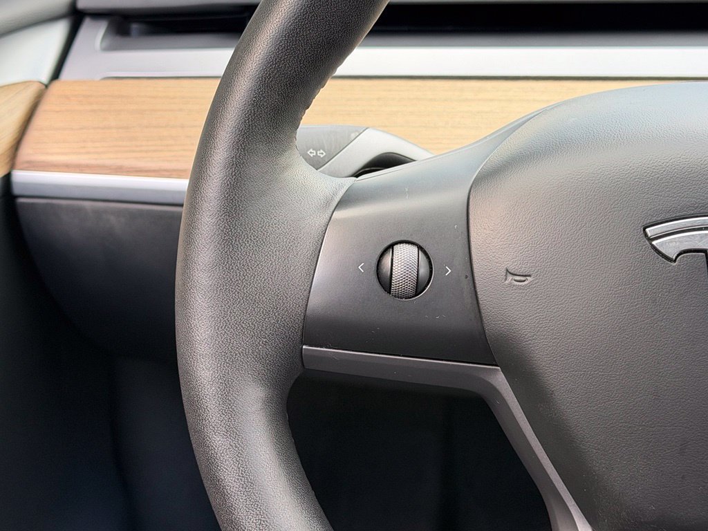 Used 2023 Tesla Model Y 2WD image 44
