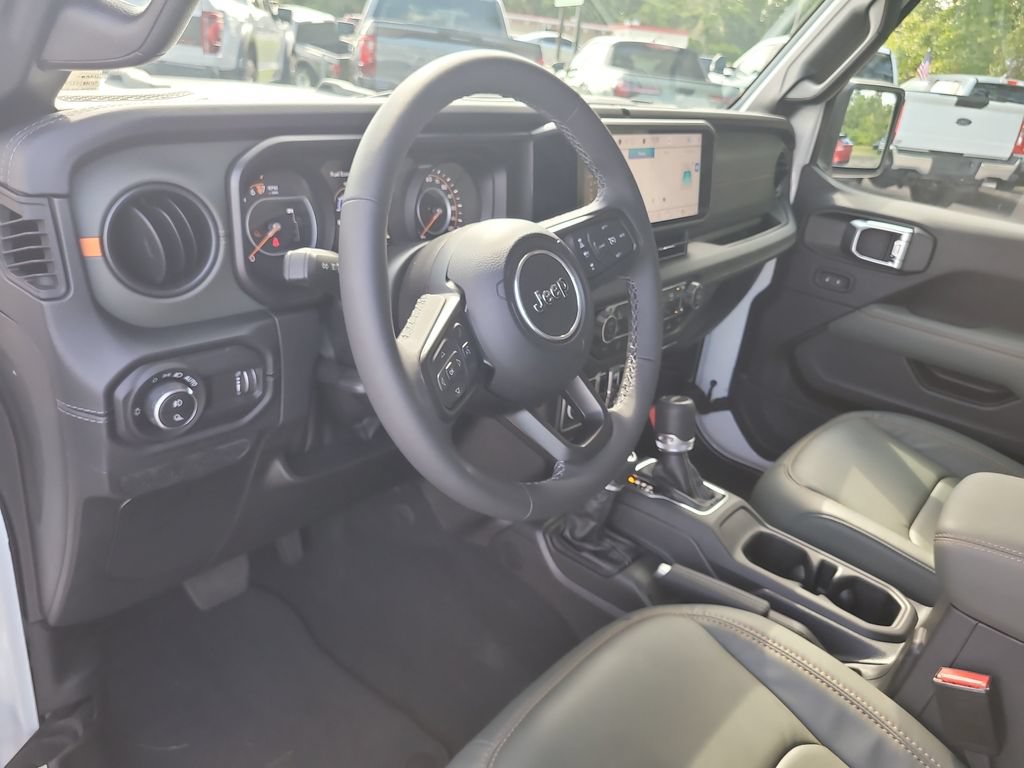 Used 2025 Jeep Gladiator Mojave AWD/4WD image 15