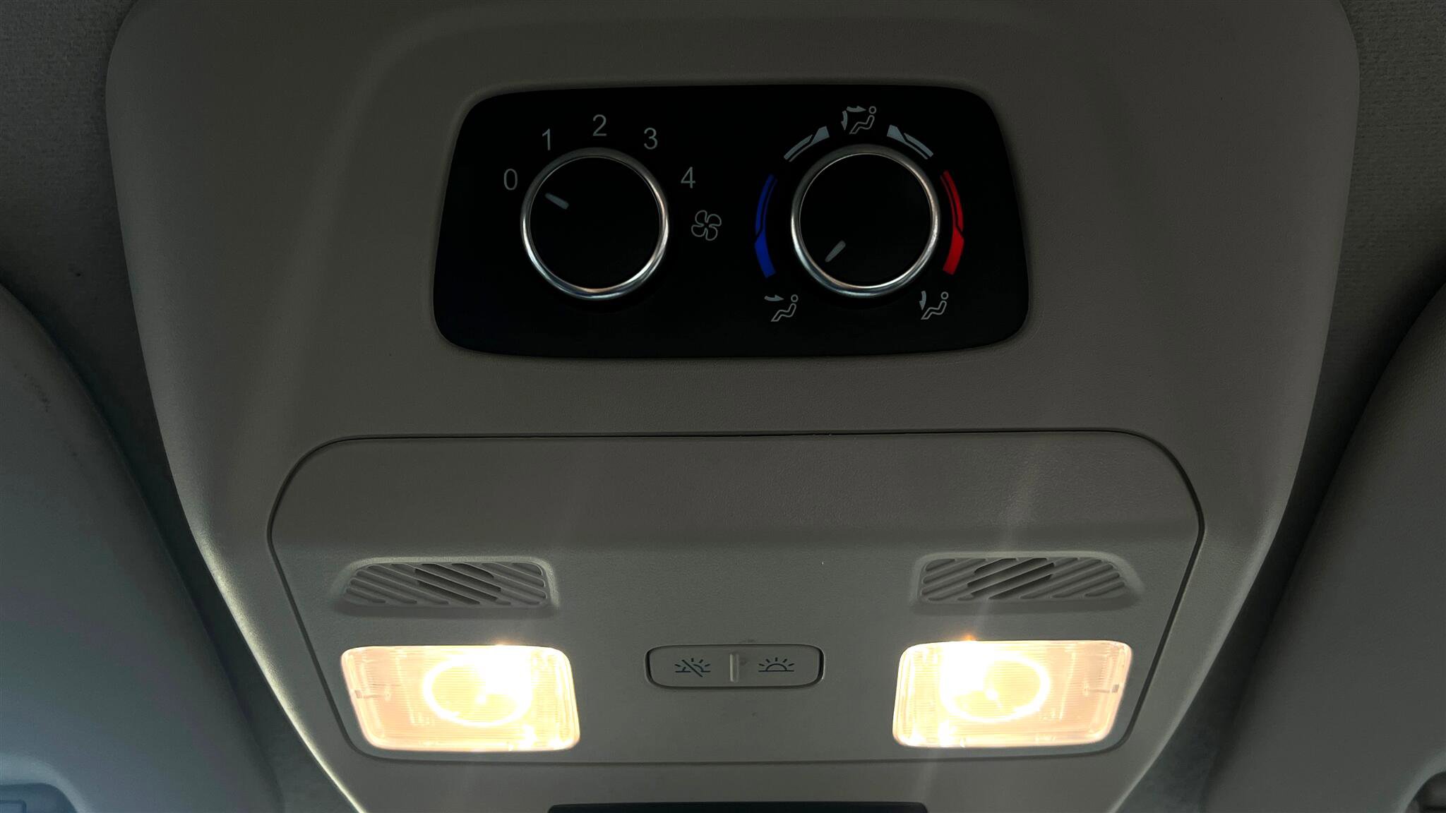 Used 2022 Ford Transit 350 XLT image 37