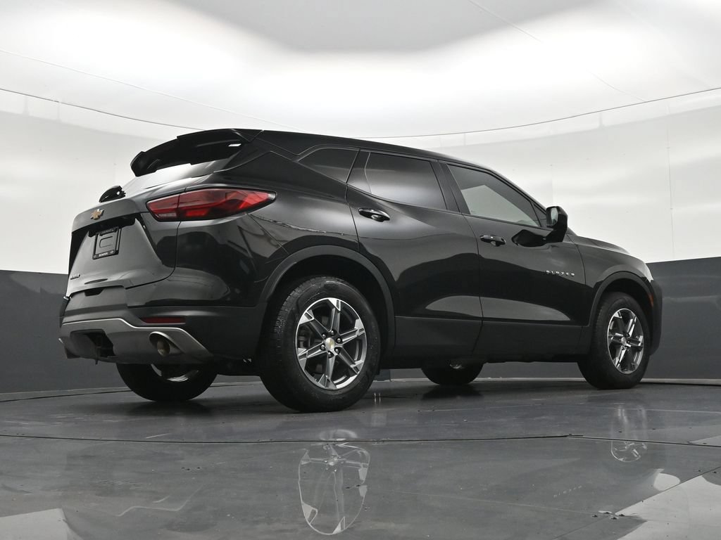 Used 2023 Chevrolet Blazer LT FWD image 32