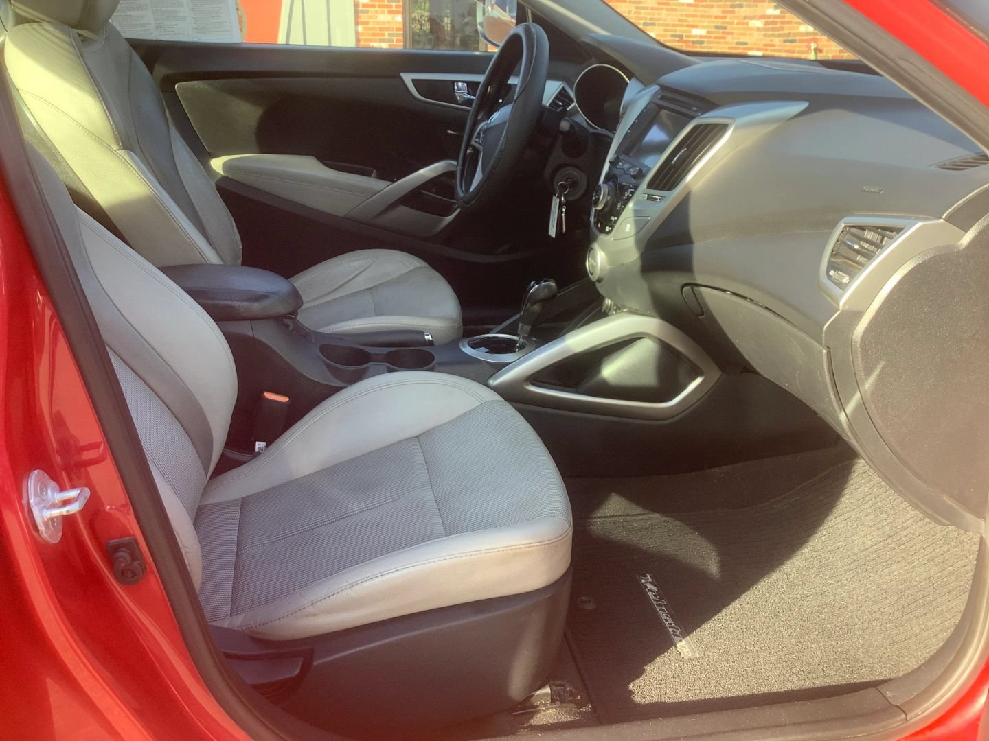 Used 2014 Hyundai Veloster w/ Style Package 02 FWD image 13