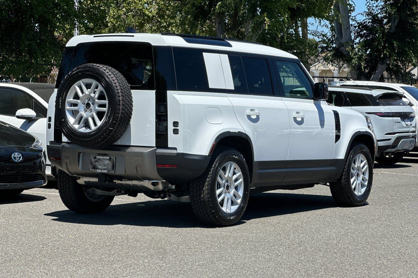 New 2026 Land Rover Defender 110 S AWD/4WD image 7