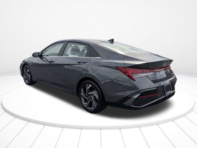 Used 2025 Hyundai Elantra Limited FWD image 5