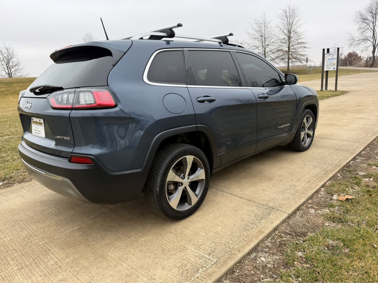 Used 2020 Jeep Cherokee Limited image 7