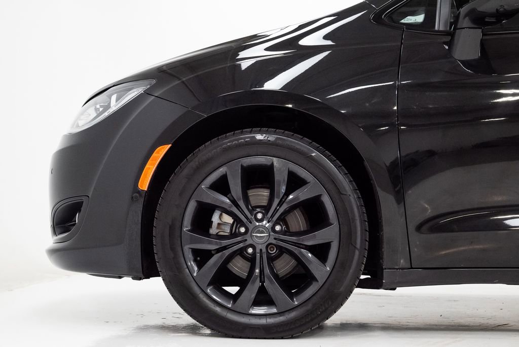Used 2020 Chrysler Pacifica Limited FWD image 28