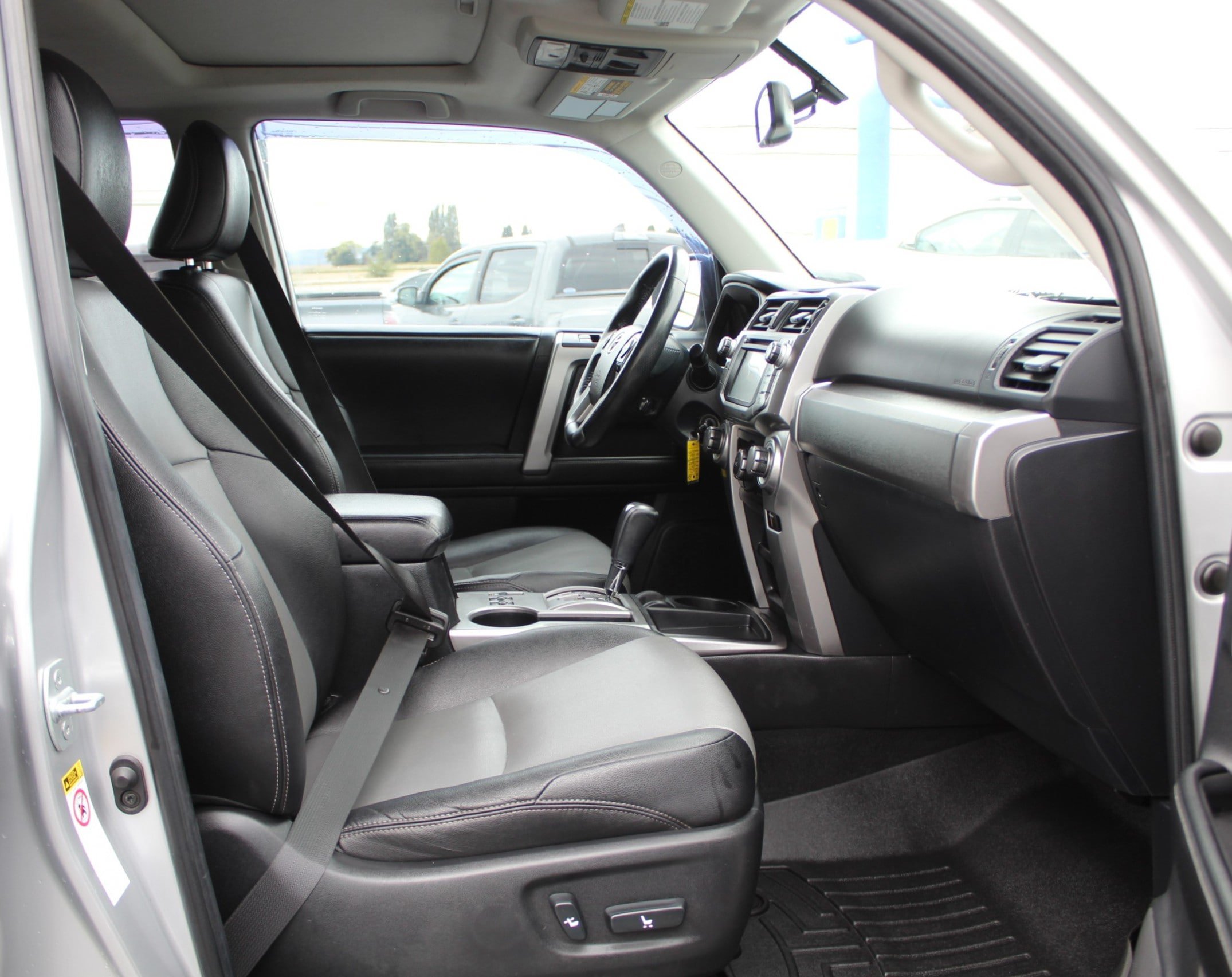 Used 2014 Toyota 4Runner SR5 Premium RWD image 25