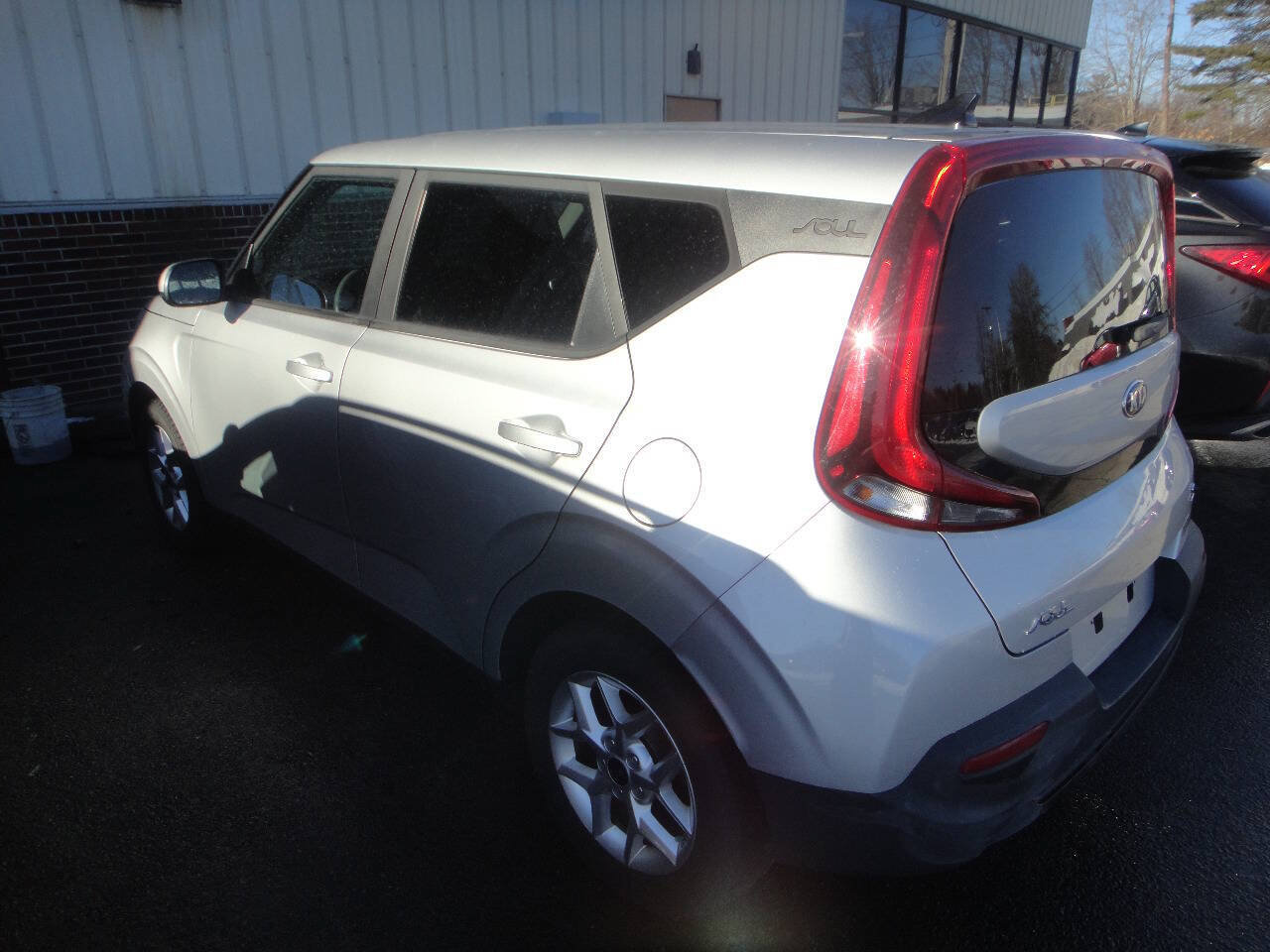 Used 2020 Kia Soul S FWD image 6