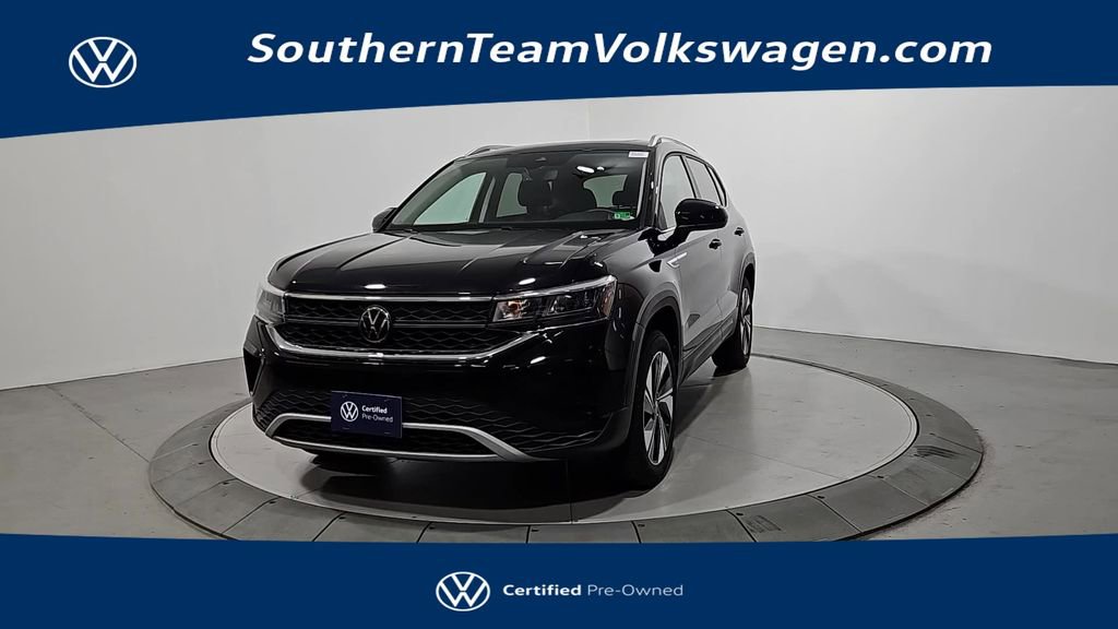 Used 2024 Volkswagen Taos SE w/ Panoramic Sunroof Package
