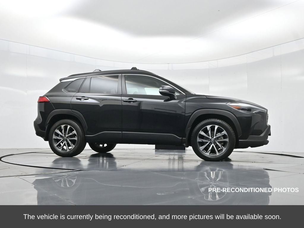 Used 2023 Toyota Corolla Cross XLE image 47