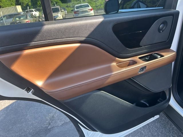 Used 2021 Lincoln Aviator Reserve w/ Class IV Trailer Tow Package image 27