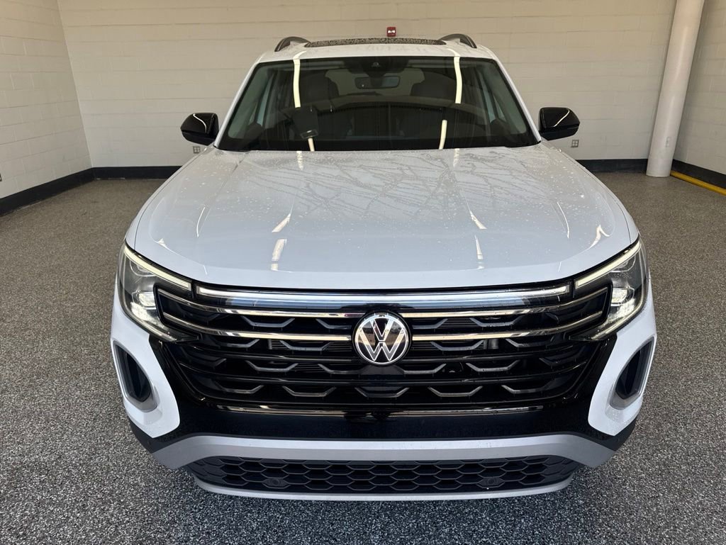 Certified 2025 Volkswagen Atlas Peak Edition SE AWD/4WD image 8