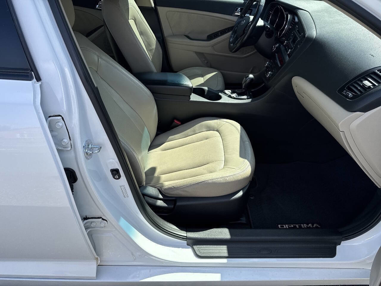 Used 2011 Kia Optima EX image 18