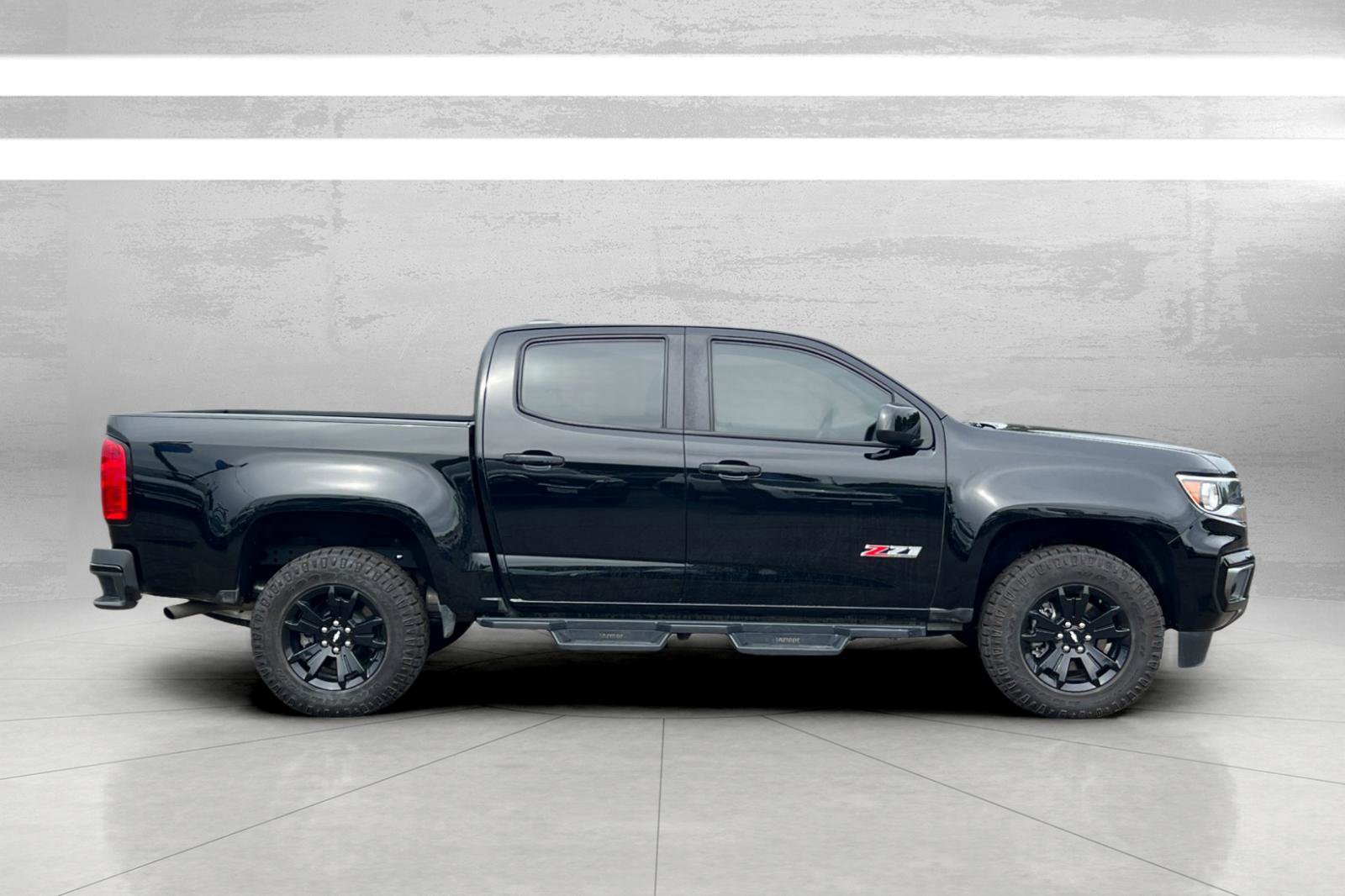 Used 2022 Chevrolet Colorado Z71 w/ Z71 Midnight Edition image 4