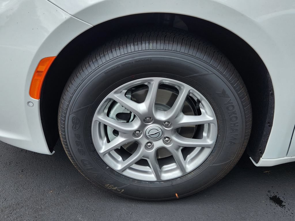 New 2026 Chrysler Pacifica Select FWD image 18
