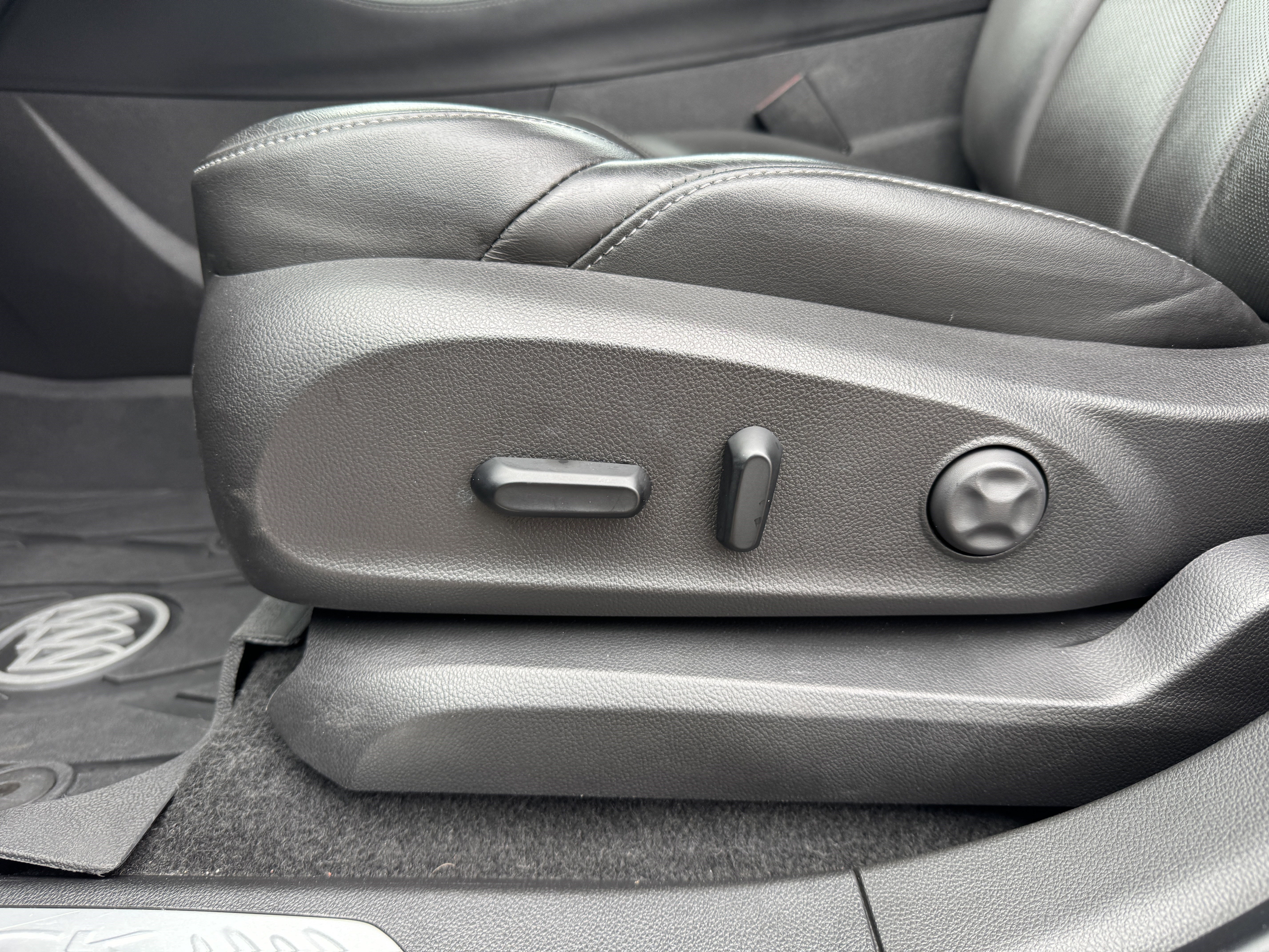 Used 2020 Buick Envision Premium AWD/4WD image 22