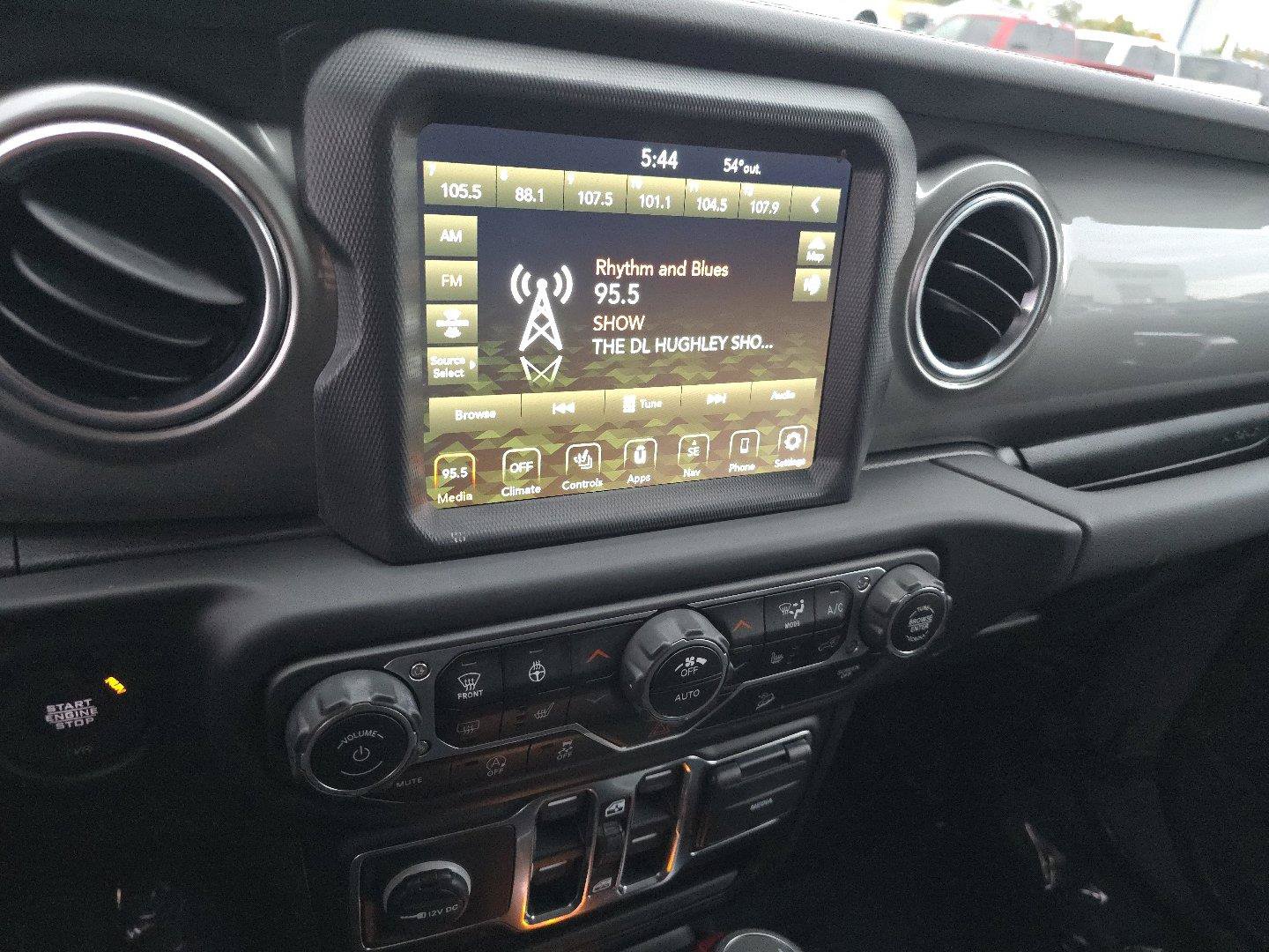 Used 2021 Jeep Wrangler Unlimited Sahara w/ Uconnect 4C Nav & Sound Group AWD/4WD image 25