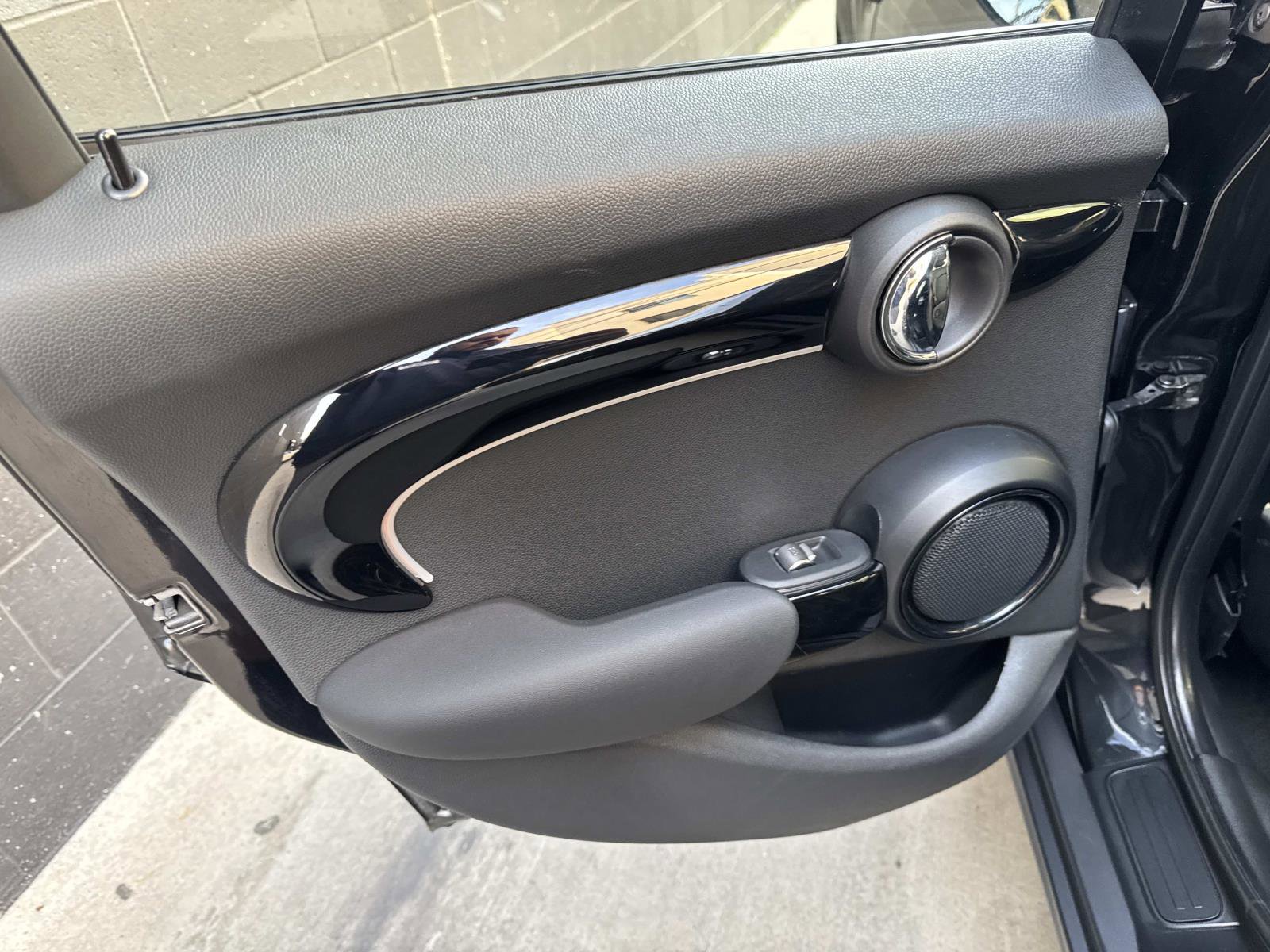 Certified 2023 MINI Cooper 4-Door Hardtop image 9