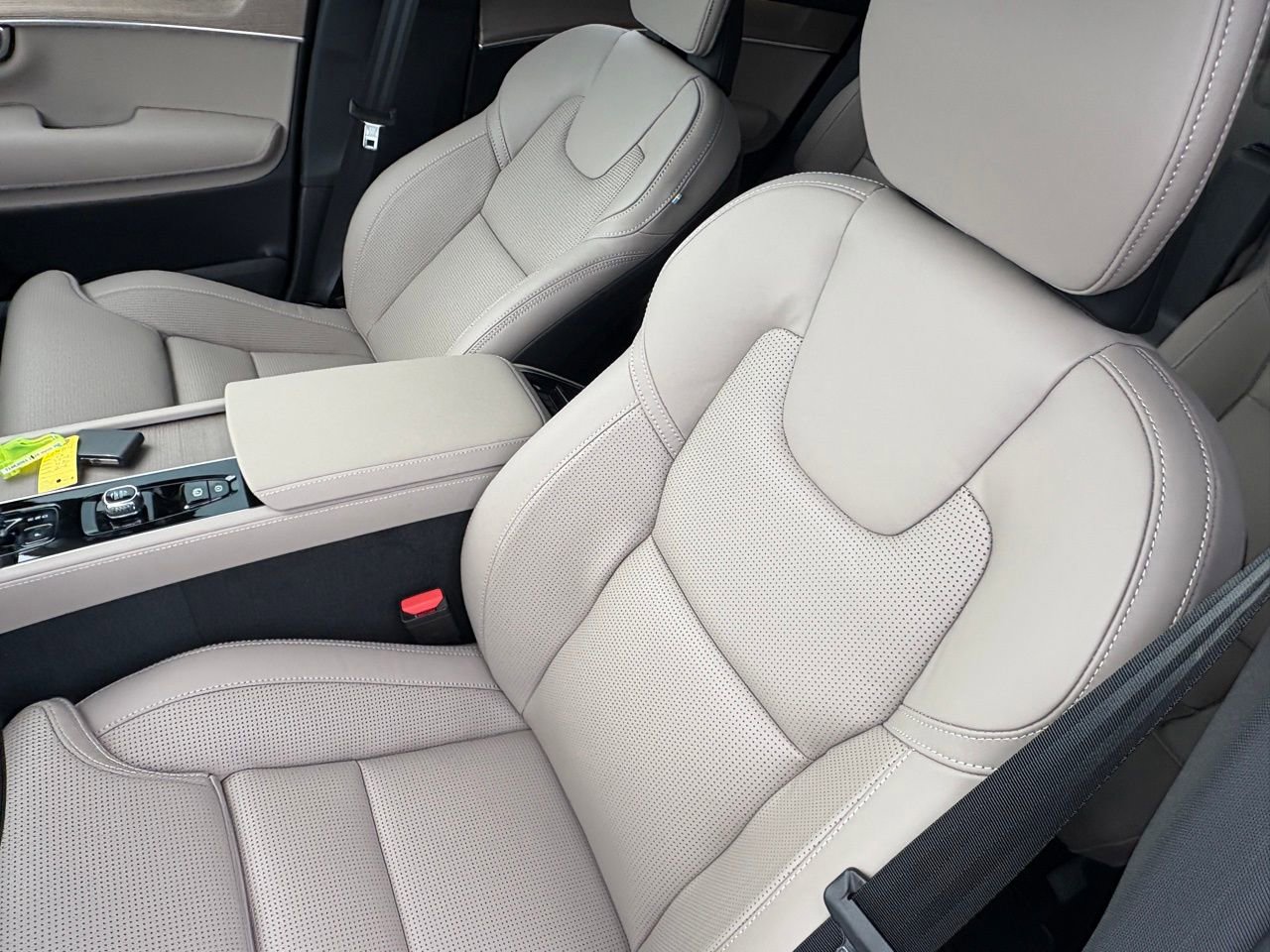 New 2026 Volvo XC90 B6 Ultra w/ Protection Package Premier image 18