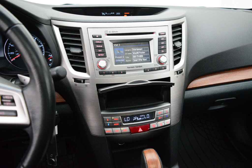 Used 2013 Subaru Outback 2.5i Limited w/ Moonroof Pkg AWD/4WD image 23